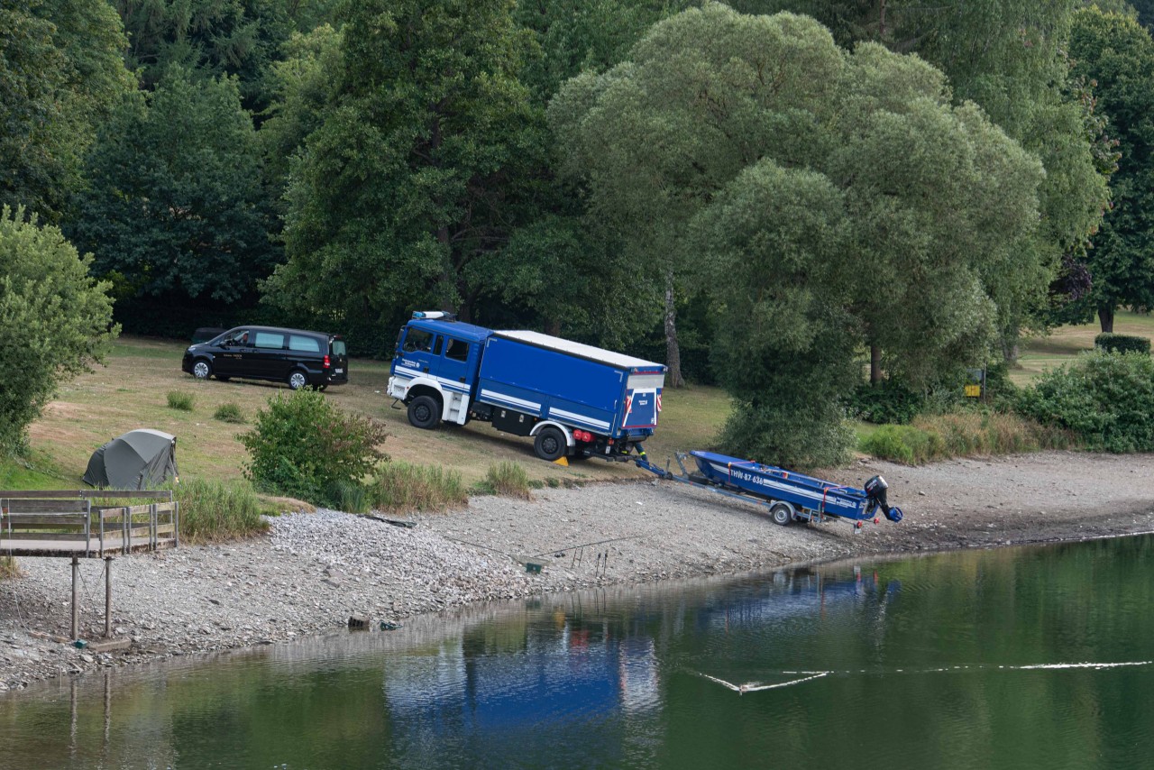 NRW: Taucher bargen die Leiche eines 16-Jährigen aus dem Eiserbachsee in Simmerath.