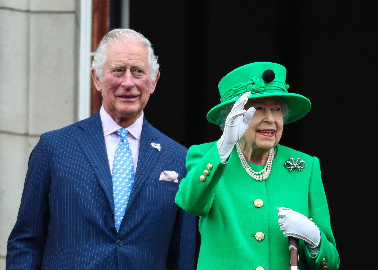 Prinz Charles besucht die Queen aktuell jeden Tag. Sehr ungewöhnlich in Royals-Kreisen.