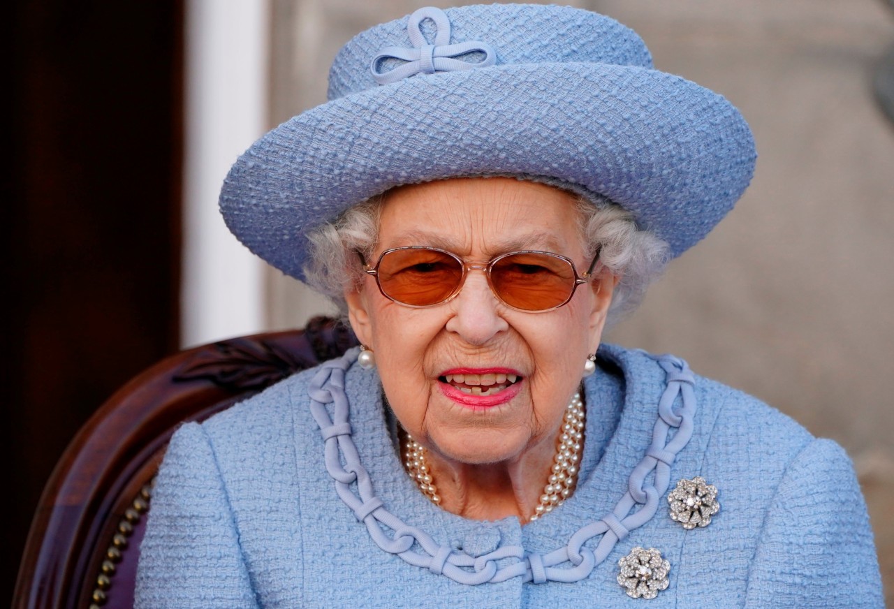 Die Queen möchte ihren Urlaub unterbrechen, um IHN zu begrüßen. (Archivfoto) Die Queen möchte ihren Urlaub unterbrechen, um IHN zu begrüßen. (Archivfoto)