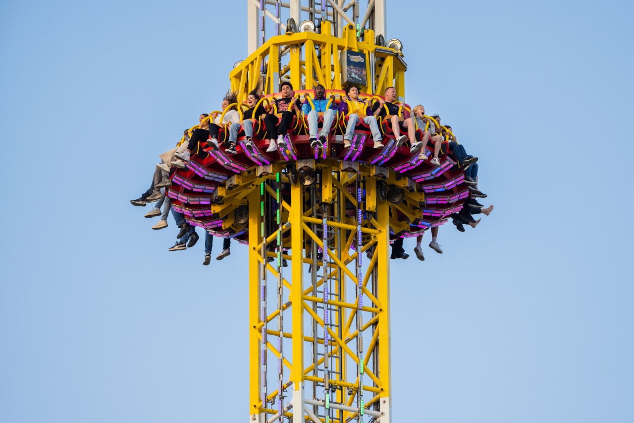 Rheinkirmes Düsseldorf: Ein Teil des Freifall-Turms hatte sich am Freitag gelöst. (Archivbild)