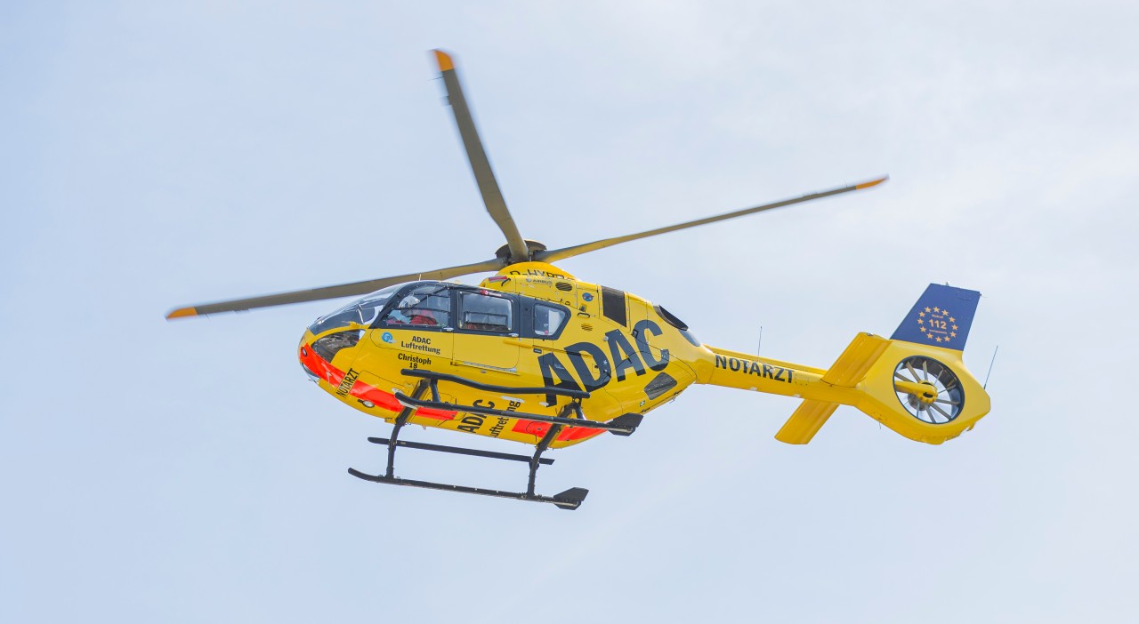 Sauerland: Ein Rettungshubschrauber brachte den Fluglehrer ins Krankenhaus. (Symbolbild)