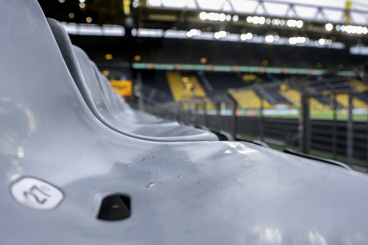 Die Südtribüne muss nicht mehr bestuhlt werden. Die Südtribüne muss nicht mehr bestuhlt werden.