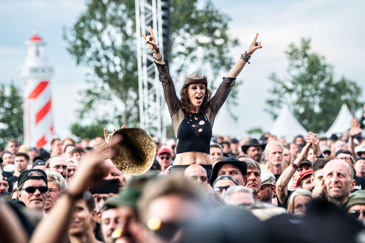 Das Wacken 2022 ist kaum vorbei, da rückt das Festival 2023 für viele schon in greifbare Nähe. (Symbolbild) Das Wacken 2022 ist kaum vorbei, da rückt das Festival 2023 für viele schon in greifbare Nähe. (Symbolbild)