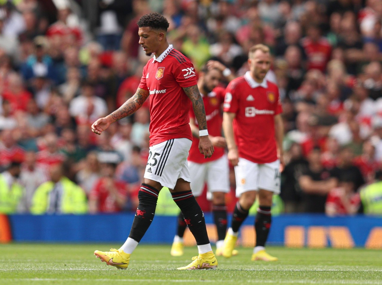 Bei Borussia Dortmund gefeiert, bei Manchester United heftig kritisiert: Jadon Sancho steckt weiter in einem Loch. Bei Borussia Dortmund gefeiert, bei Manchester United heftig kritisiert: Jadon Sancho steckt weiter in einem Loch.
