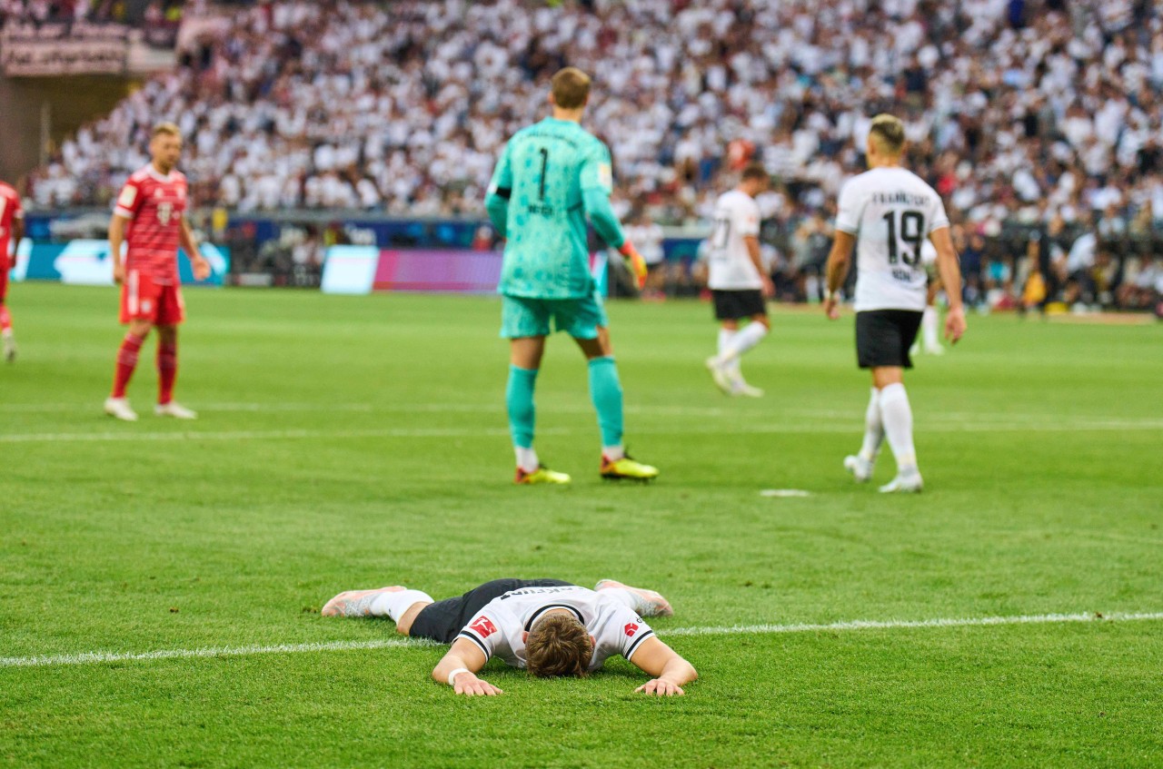 Wie der FC Schalke 04 vor zwei Jahren: Frankfurt geriet beim Eröffnungsspiel gegen Bayern München unter die Räder. Wie der FC Schalke 04 vor zwei Jahren: Frankfurt geriet beim Eröffnungsspiel gegen Bayern München unter die Räder.