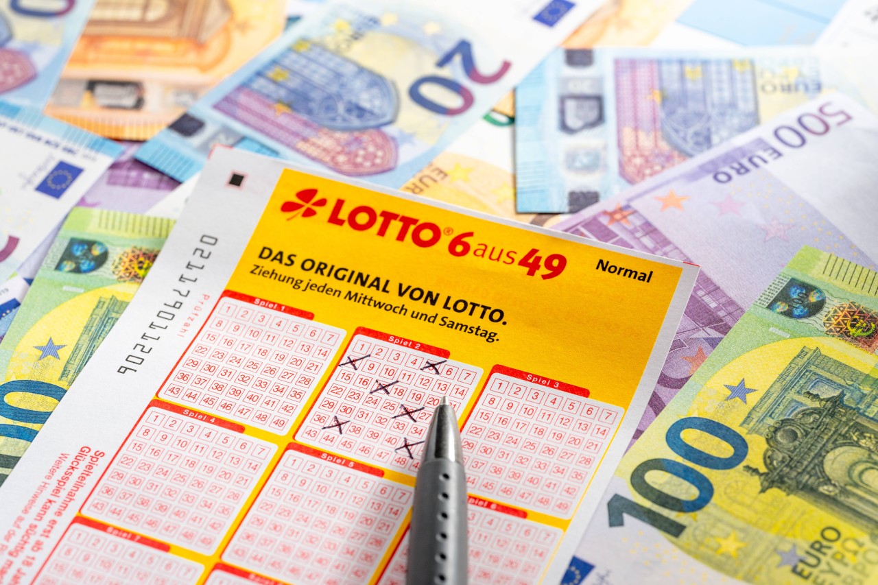 Verhaftung statt Geldregen! Ein dreister Lotto-Dieb ist der Polizei in die Falle gegangen. (Symbolbild)