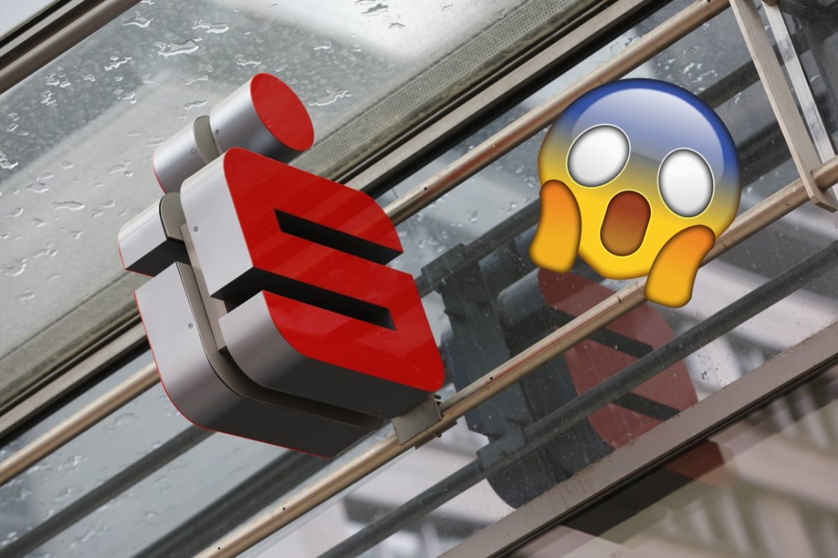 Collage: Über dem Logo der Sparkasse schwebt ein Emoji, das ein überraschtes Gesicht macht.