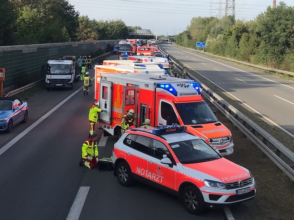 Auf der A31 in NRW kam es am Montagnachmittag, 12. September, zu einem folgenschweren Verkehrsunfall. 