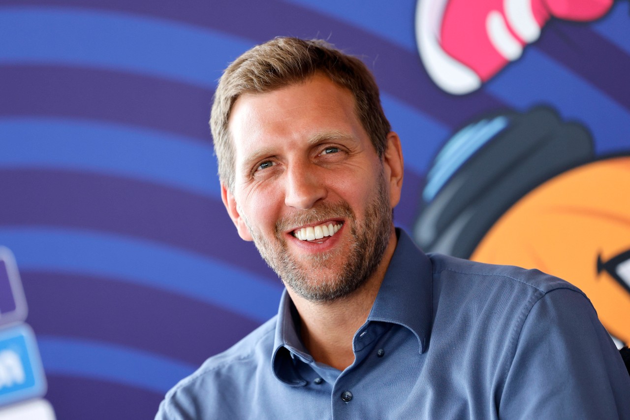 Bei der Basketball-EM 2022 wurde Dirk Nowitzkis Nummer 14 hochgezogen. (Symbolbild)