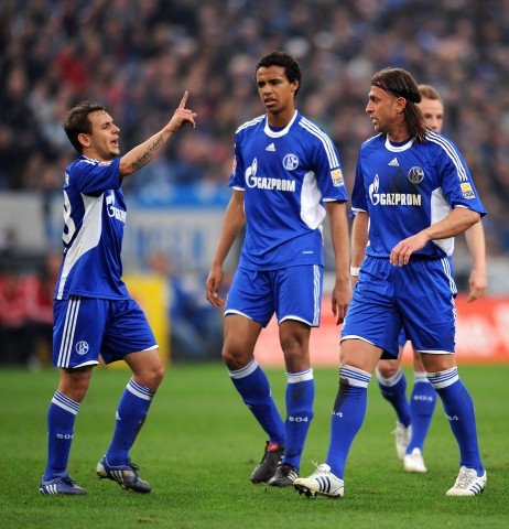 Beim FC Schalke 04 spielte Rafinha unter anderem mit Joel Matip und Marcelo Bordon zusammen.