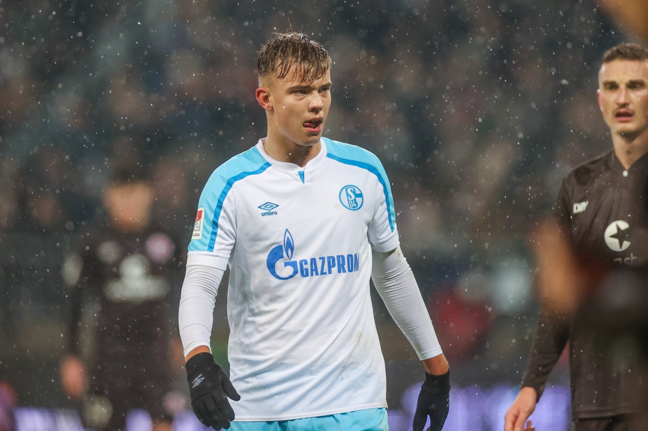 Keke Topp feierte im vergangenen Jahr sein Profidebüt beim FC Schalke 04 gegen FC St. Pauli