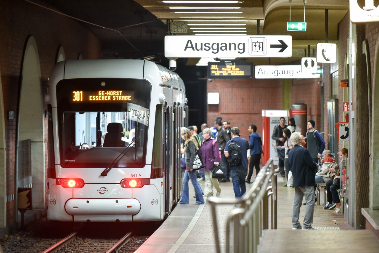 In Gelsenkirchen kam es am Freitagnachmittag zu einem Straßenbahn-Unglück. (Symbolbild)
