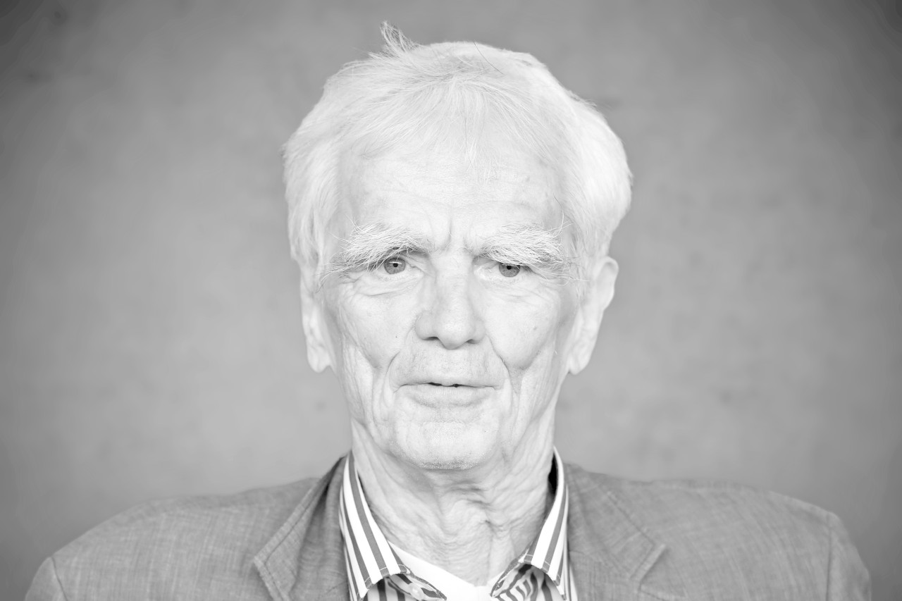 Grünen-Urgestein Hans-Christian Ströbele ist im Alter von 83 Jahren gestorben. Damit geht ein bewegtes Leben zu Ende.