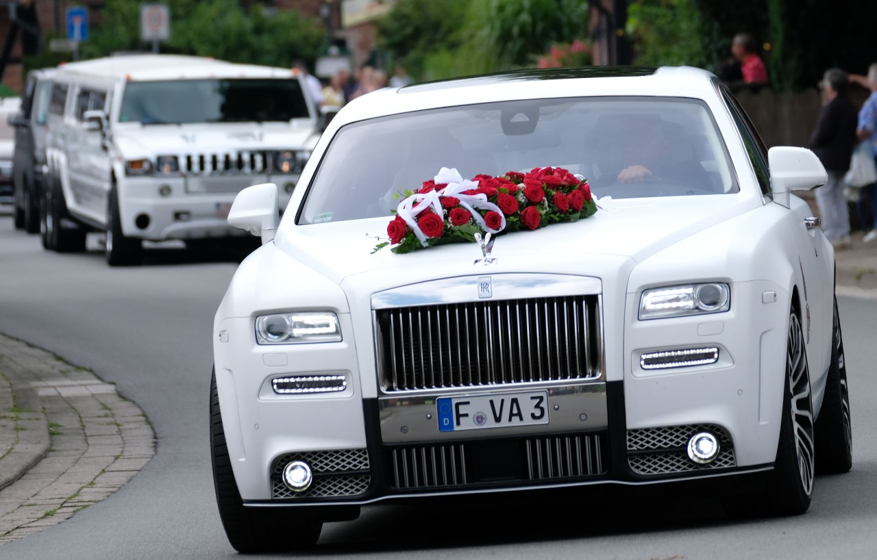 Hochzeit in Gelsenkirchen: Die Polizei ermittelt nach einem Autokorso. (Symbolbild)