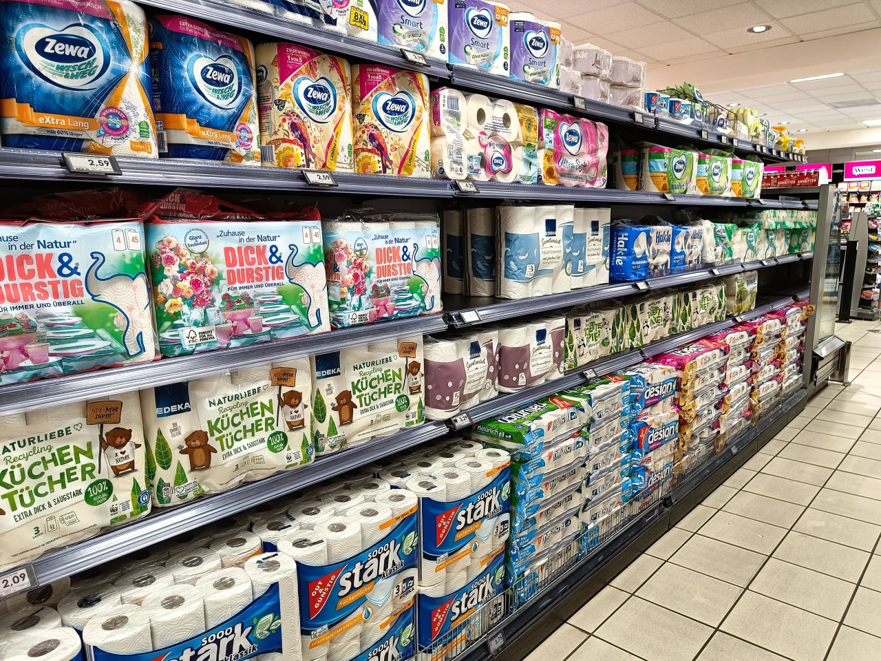 Eine beliebte Toilettenpapier-Marke wirst du wohl künftig bei Kaufland, Rewe und Co. nicht mehr finden. (Symbolbild)