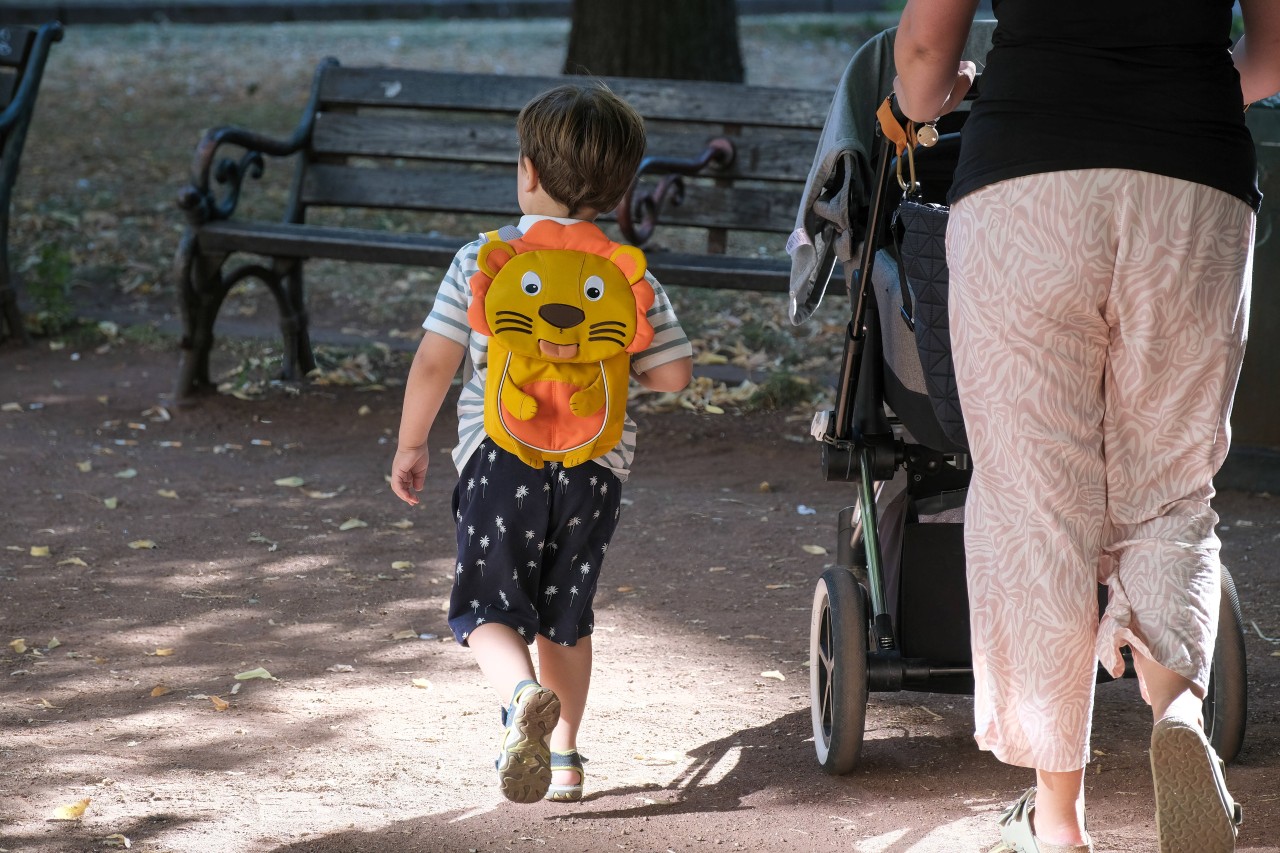 Viele Familien sind auf die nächste Kindergeld-Auszahlung angewiesen. (Symbolbild)