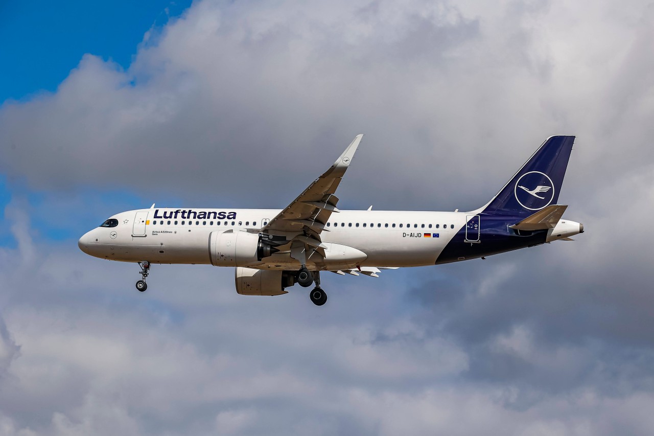 Lufthansa möchte einige Kunden mehr zur Kasse bitten. (Symbolbild)