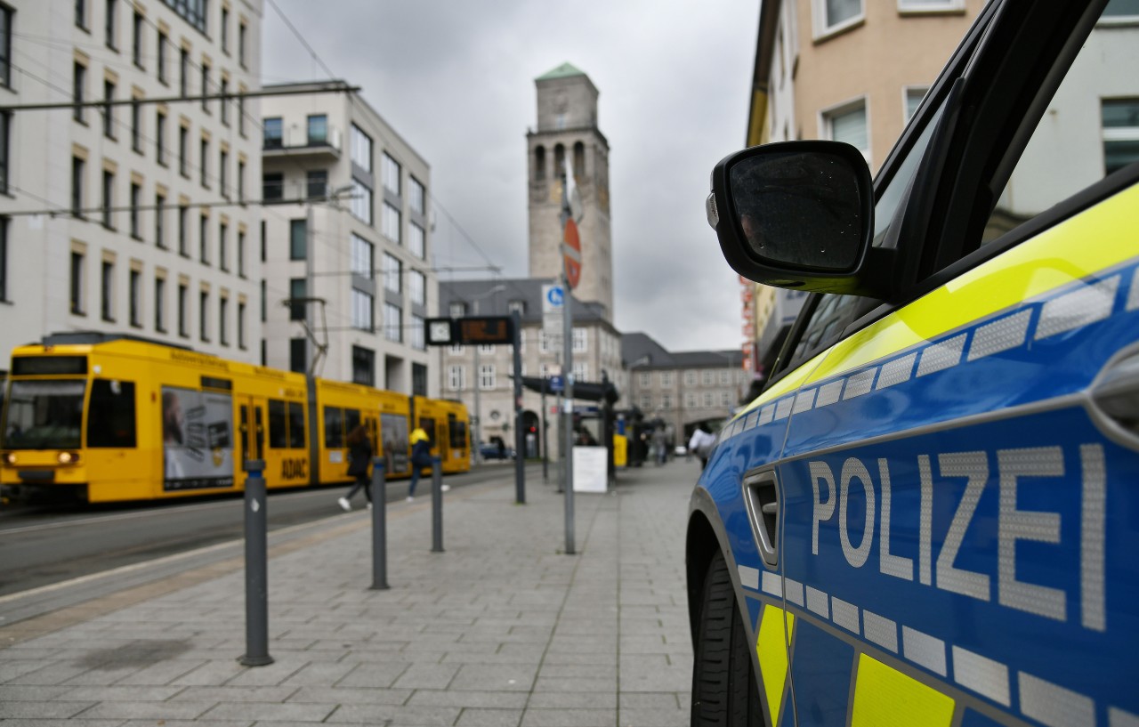 Die Polizei Mülheim ermittelt nach einem versuchten Raub in der Innenstadt. (Archivbild)