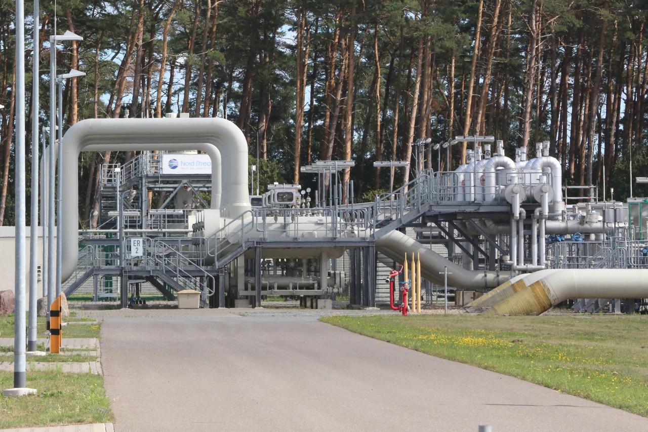 In Lubmin, im Landkreis Vorpommern Greifswald, steht die Ostsee-Pipeline Nord Stream 1. Die Pipeline liefert seit 2011 russisches Gas an Deutschland. Die Unterwasser-Gasleitung kann eine Länge von 1224 Kilometern vorweisen. 