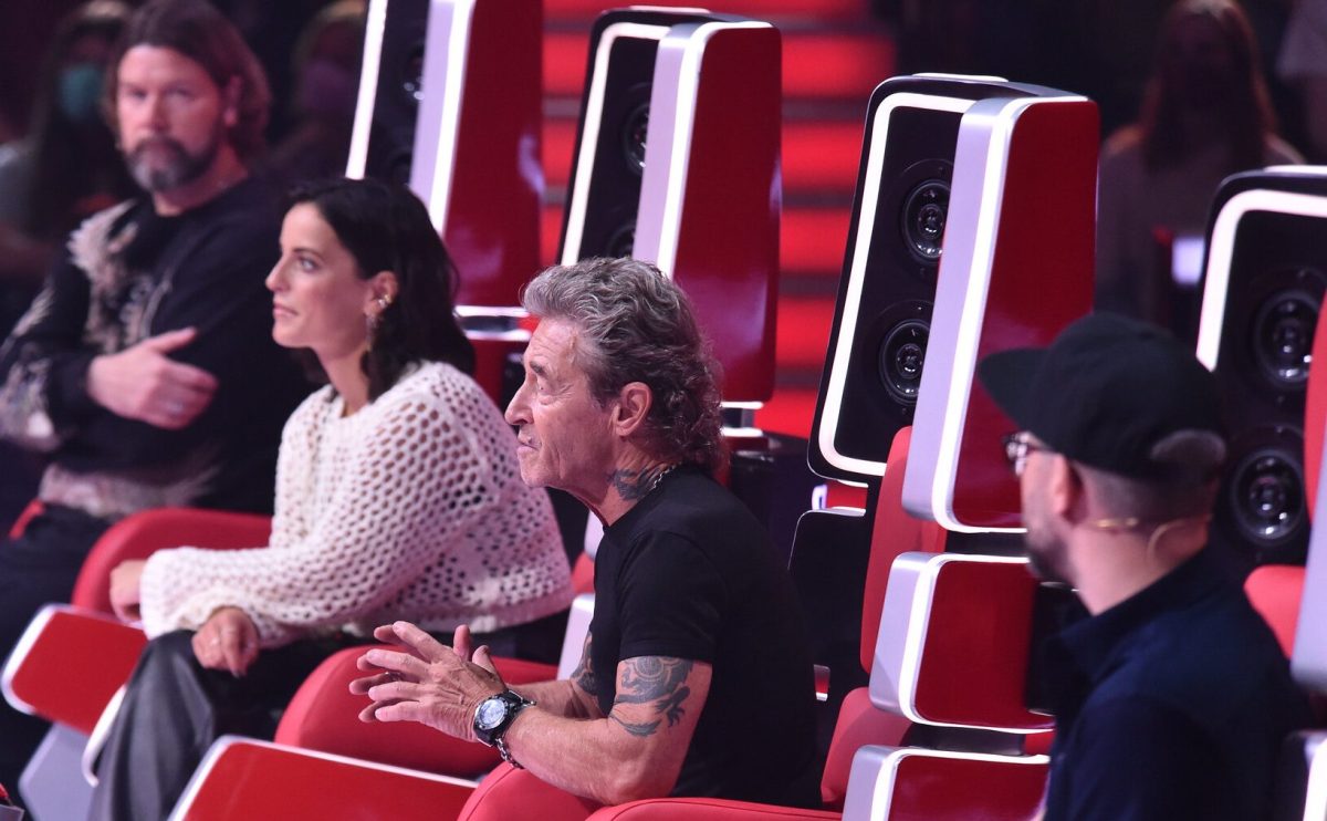 Die "The Voice of Germany"-Coaches starren gebannt auf die Bühne.