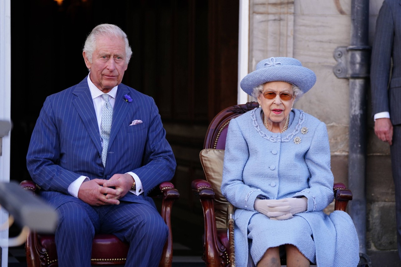 Queen Elizabeth II., hier im Juni 2022, sorgt mit ihrem Gesundheitszustand für beängstigende Neuigkeiten.
