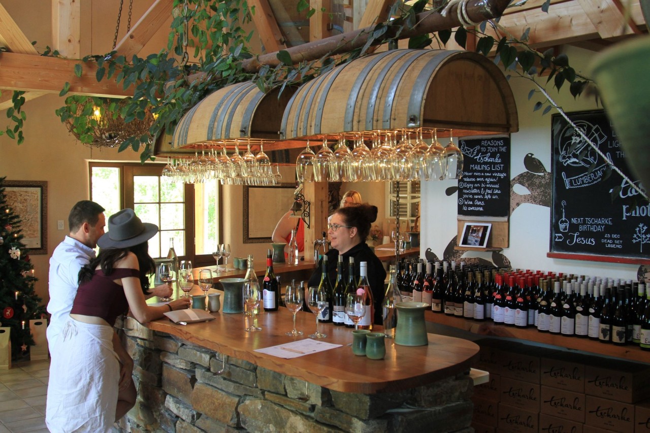 Probieren erlaubt: Im Tscharke Weingut werden, wie in vielen anderen Winzerfarmen im Barossa Valley, Weinverkostungen angeboten.