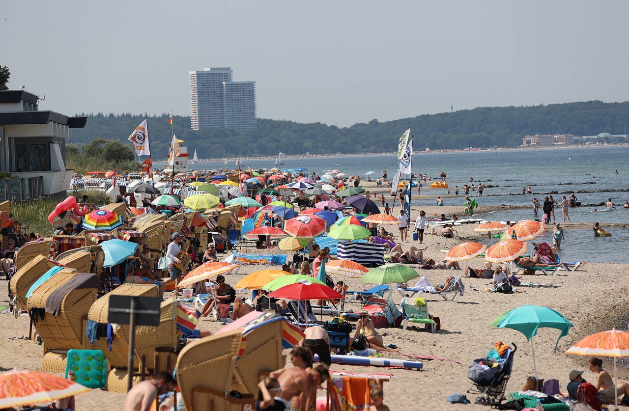 Urlaub an der Ostsee: Das Badeverbot am Strand sollten die Besucher besser beachten. (Symbolbild)
