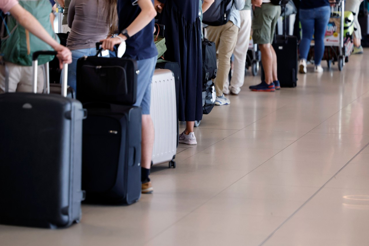Keiner der Passagiere konnte seinen Koffer in der Türkei nach dem Flug in Empfang nehmen. (Symbolbild) Keiner der Passagiere konnte seinen Koffer in der Türkei nach dem Flug in Empfang nehmen. (Symbolbild)