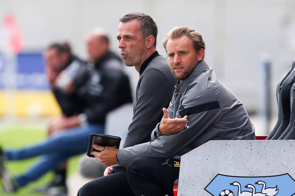 Pascal Bieler neben BVB-Cheftrainer Christian Preußer.