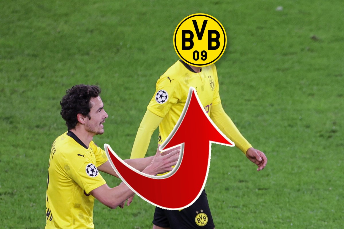 Borussia Dortmunds Jude Bellingham und Thomas Delaney laufen nebeneinander über den Platz.