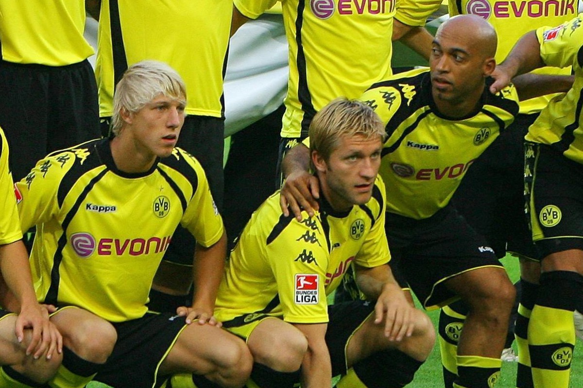 Julian Koch in der Startelf von Borussia Dortmund neben den Legenden Kuba und Dede.