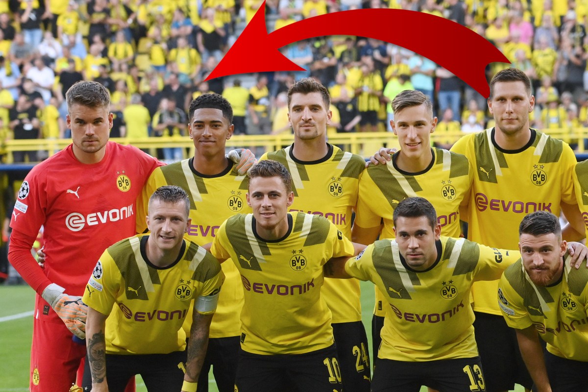 Das Team von Borussia Dortmund stellt sich zum Mannschaftsfoto auf.