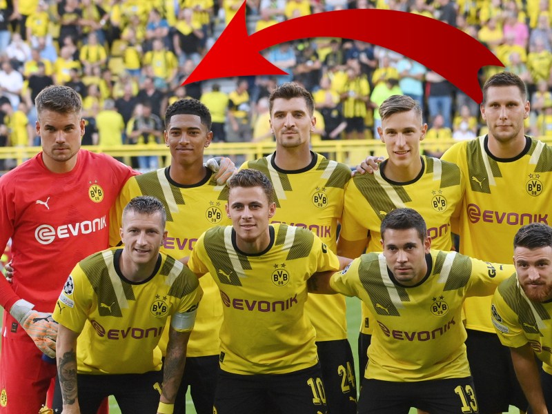 Das Team von Borussia Dortmund stellt sich zum Mannschaftsfoto auf.