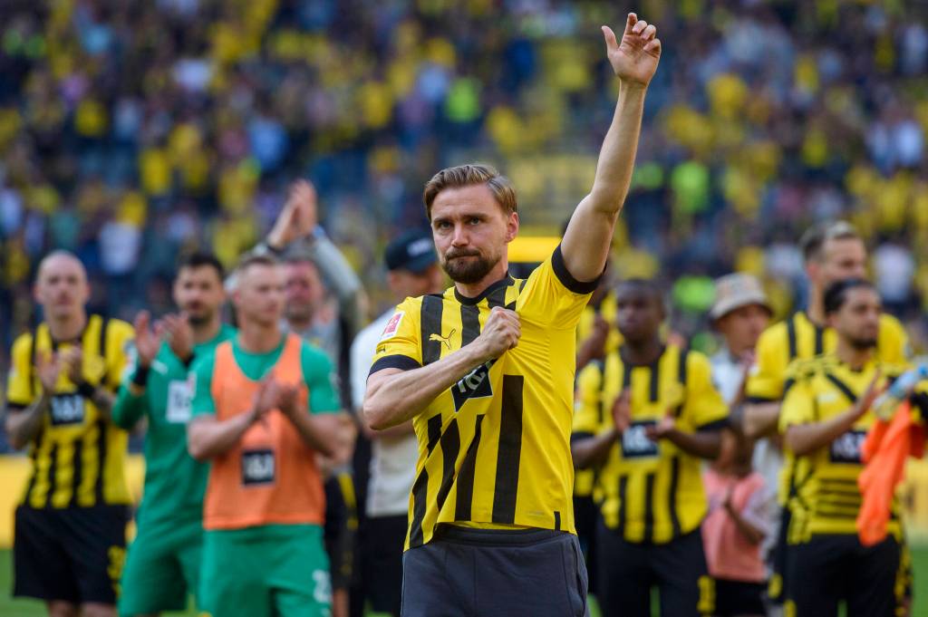 Marcel Schmelzer weint bei seinem Abschied von Borussia Dortmund.