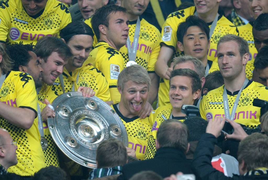 Julian Koch bei Borussia Dortmund mit der Meisterschale.