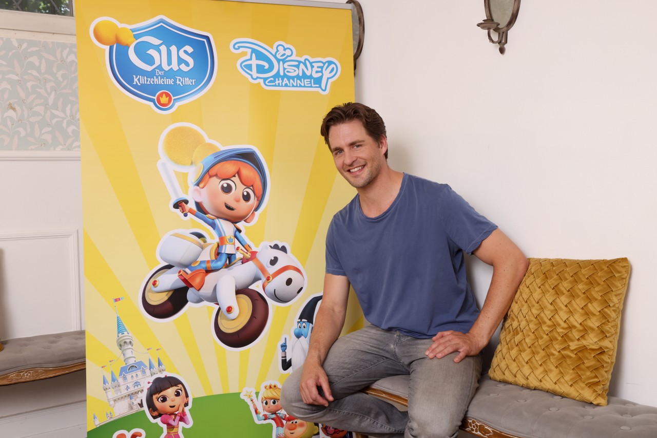 Für die Disney Channel-Serie „Gus – Der klitzekleine Ritter“ durfte Alexander Klaws vier neue Songs einsingen.