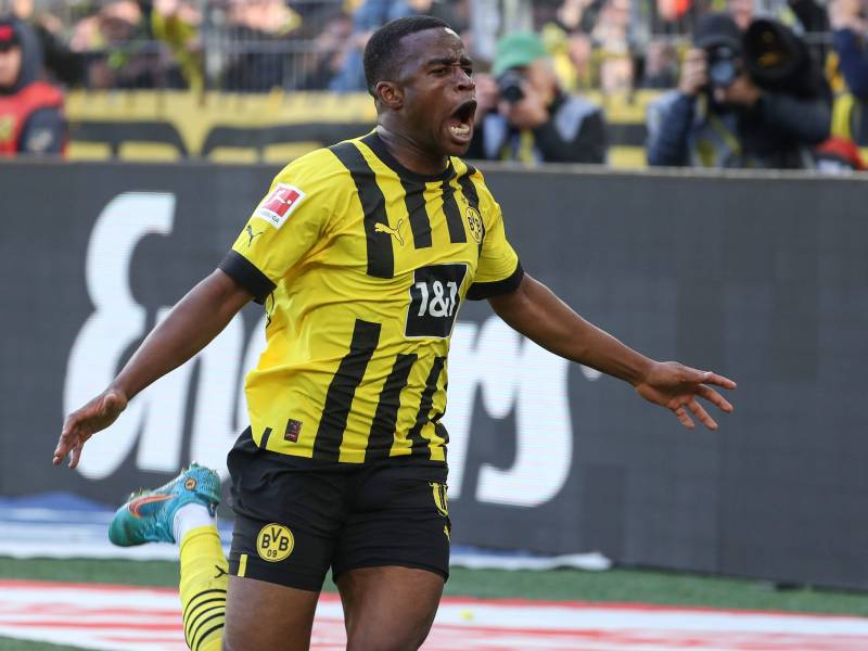 Youssoufa moukoko Borussia Dortmund