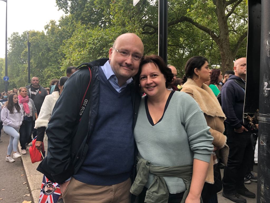 Roman und Birgit aus Wien sind extra für die Beerdigung der Queen in London geblieben.