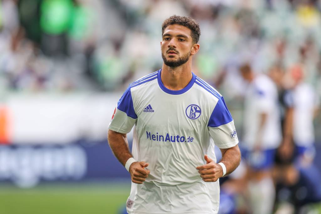 Kerim Calhanoglu im Trikot des FC Schalke 04.