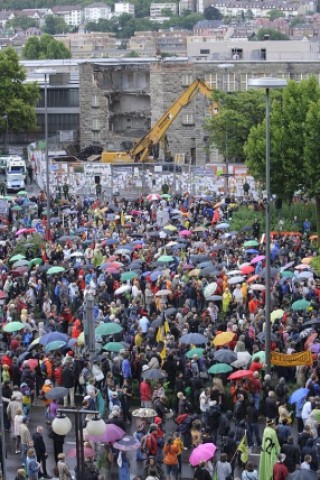 Gegner des Bahnprojekts."Stuttgart 21" demonstrieren am Freitag. Foto: Michael Latz