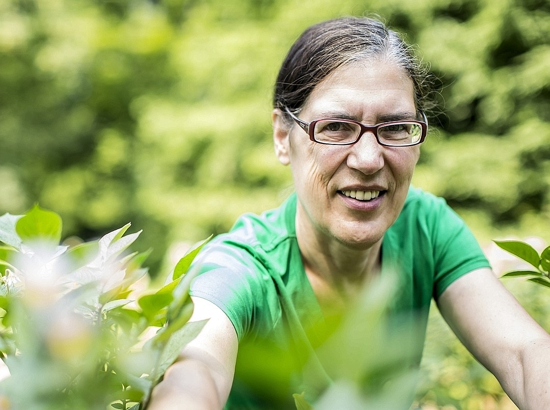 Marie-Rose Joos findet es schön, wenn sich Menschen Gärten teilen.
