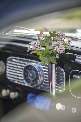 Die zerfallene Originalblume wurde Blüte für Blüte wieder zusammengeklebt.