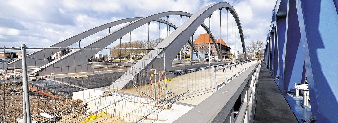 Bauarbeiten an der neuen Brücke-kAwF--656x240@DERWESTEN.jpg
