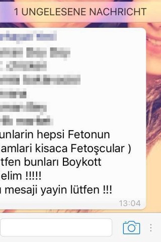 Whatsapp-Nachricht, die zum Boykott von Geschäften aufruft, die angeblich der Gülen-Bewegung nahestehen: „Das sind alles Leute von Feto. Bitte boykottiert diese!!! Bitte verbreitet diese Nachricht!!!“