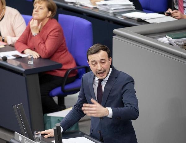 JU-Chef Paul Ziemiak (33) könnte neuer CDU-Generalsekretär werden - und damit Nachfolger von Annegret Kramp-Karrenbauer, die am Freitag zur CDU-Vorsitzenden gewählt wurde. 