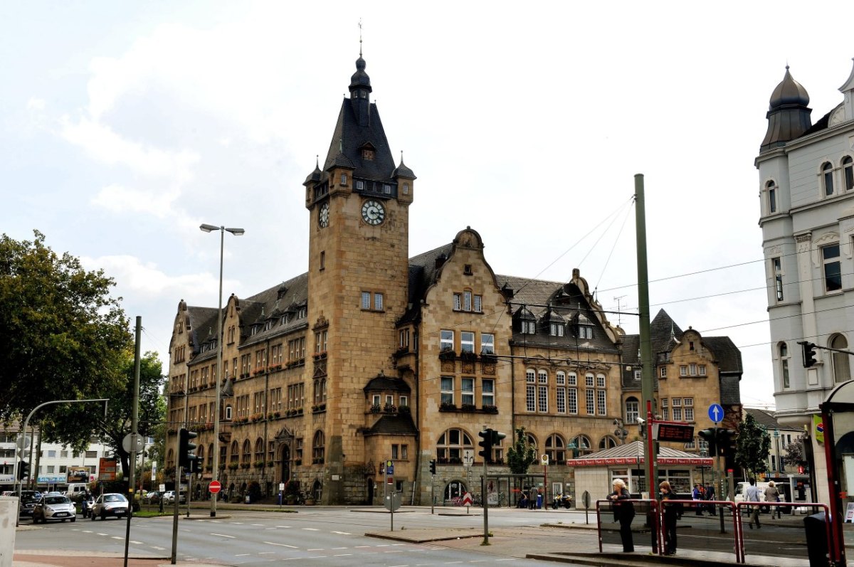Das Rathaus in Duisburg -.jpg