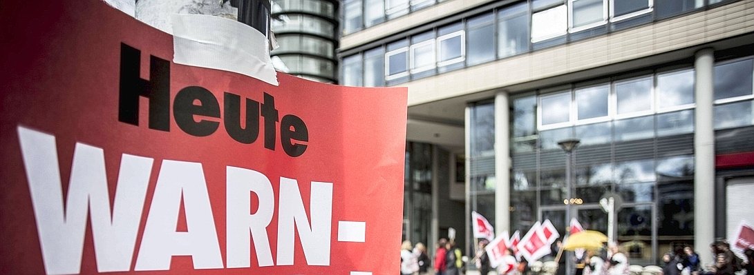 Demonstrationszug durch die Stuttgarter Innenstadt--656x240.jpg