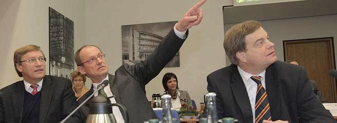 Eine Pressekonferenz zum geplanten Umbau--656x240.jpg