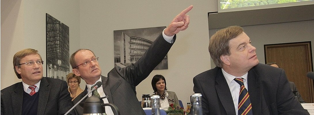 Eine Pressekonferenz zum geplanten Umbau-kyWH--656x240@DERWESTEN.jpg
