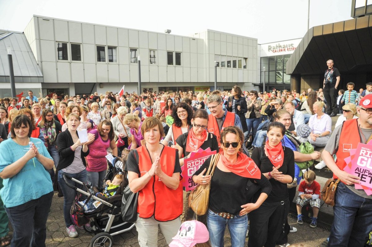 Eltern Demo für schnelles Ende.jpg